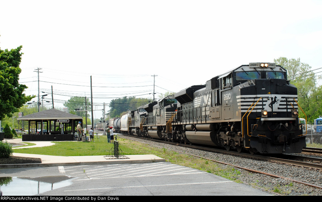Elephant Style 16N passes the Railfan Park